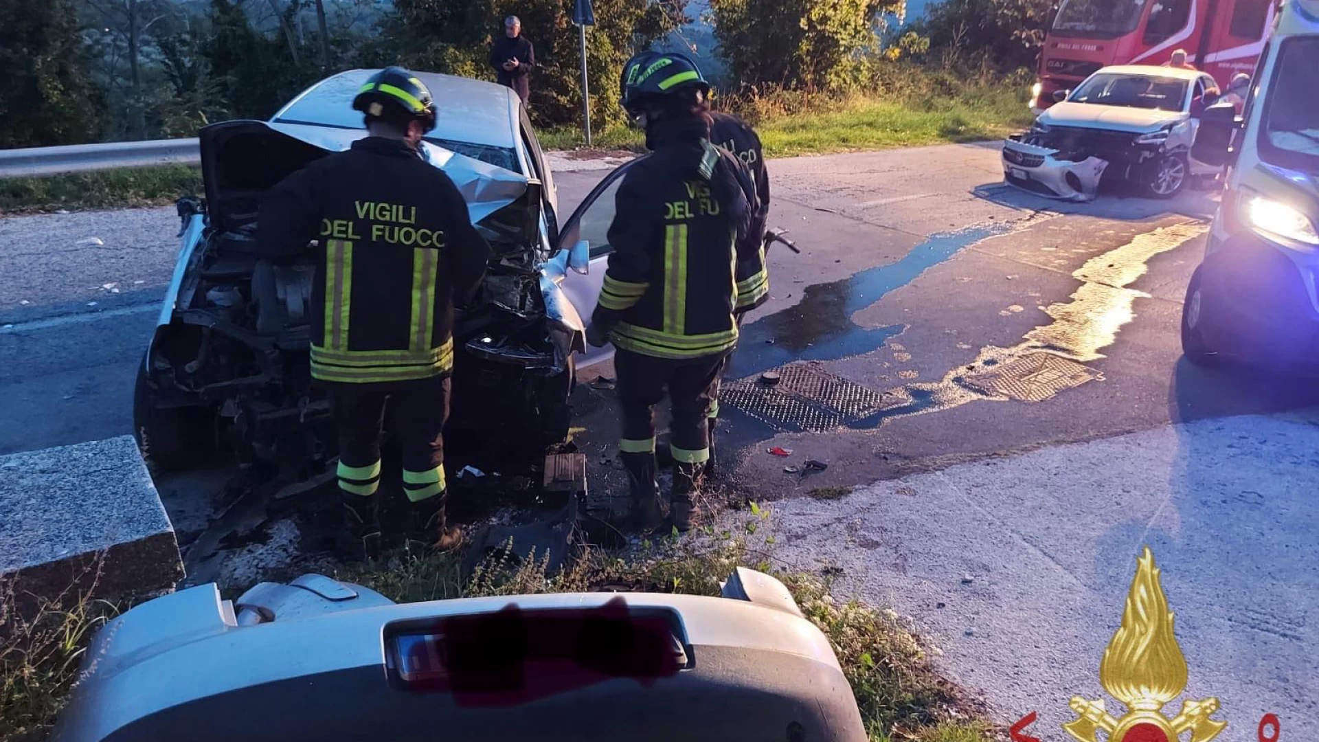 Macchiagodena: incidente tra due auto all’intersezione delle due strade provinciali. Intervento dei Vigili del Fuoco.